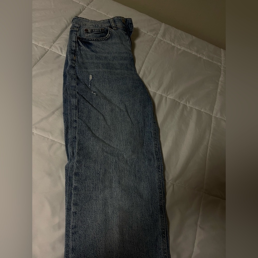 H&M Straight Leg jeans. Size 4